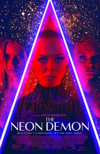 Ác Quỷ Sàn Catwalk The Neon Demon